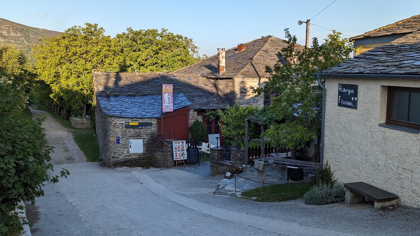 Albergue O Solpor Fillobal, hostel accommodation in Fillobal on the Camino Frances