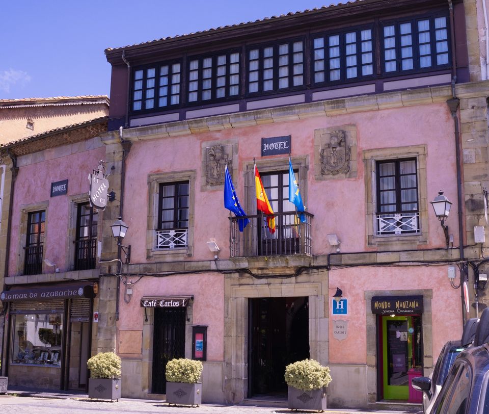 Hotel Carlos I, hotel accommodation in Villaviciosa on the Camino del Norte