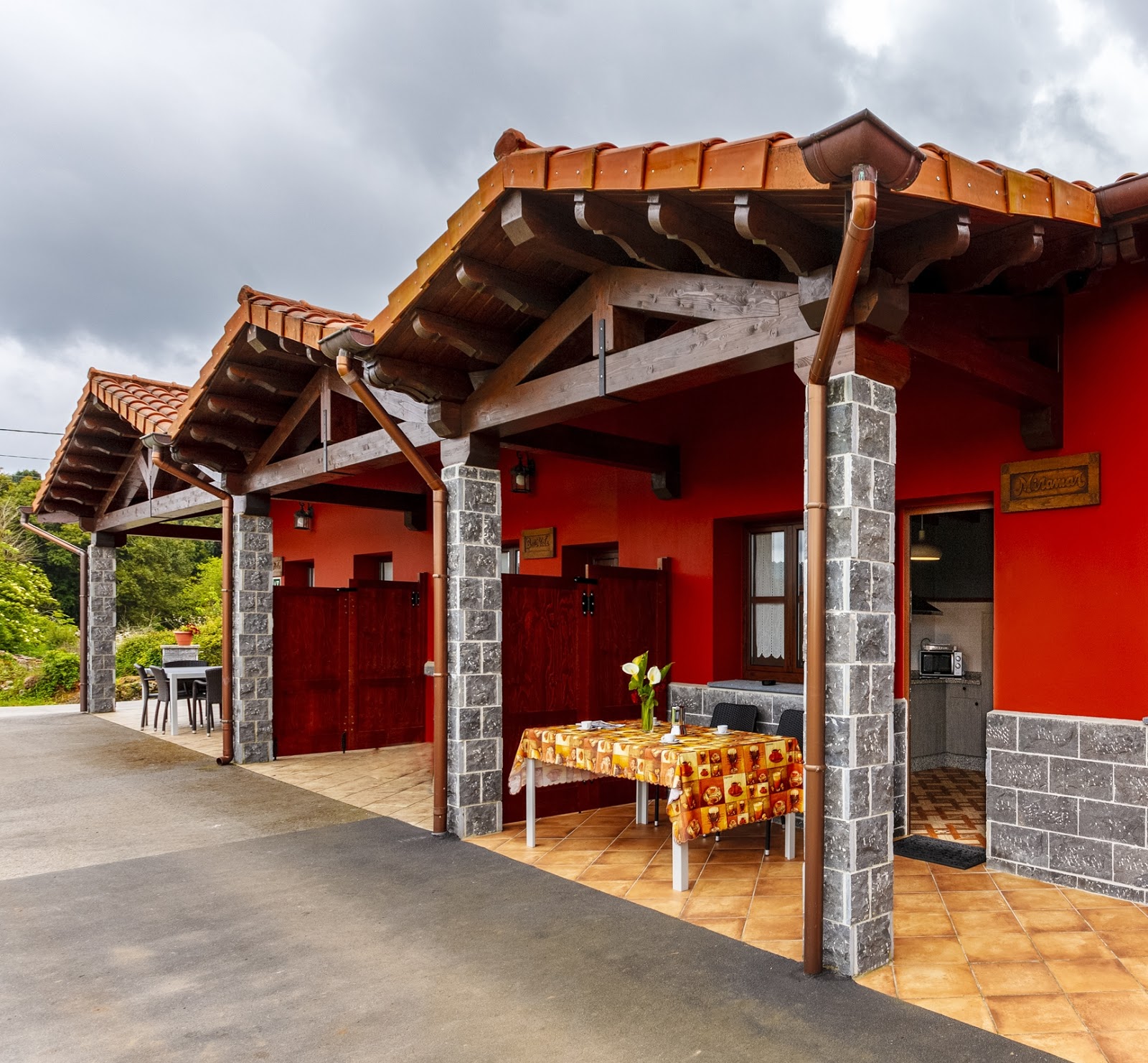 Apartamentos Rurales Mirador de Rodiles, apartment accommodation in Sebrayo on the Camino del Norte