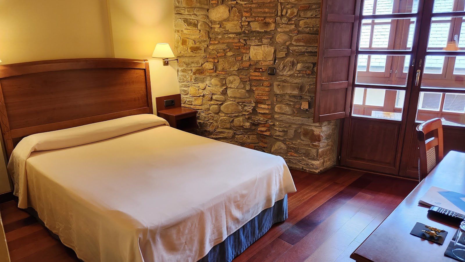 Hotel Aroi Bierzo Plaza photo 2, hotel accommodation in Ponferrada on the Camino Frances