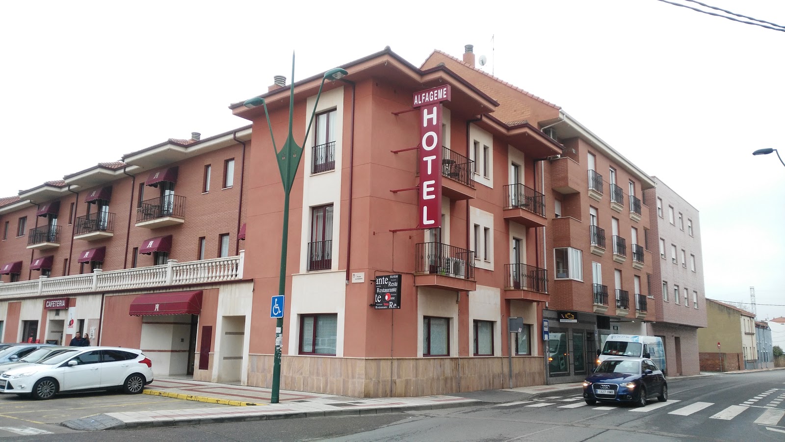 Hotel Alfageme, hotel accommodation in Trobajo del Camino on the Camino Frances