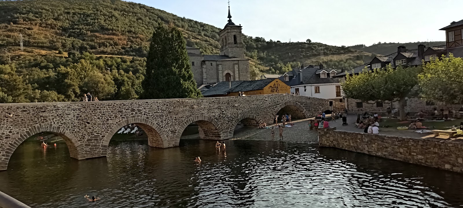 Hotel rural virgen del carmen photo 8, hotel accommodation in Molinaseca on the Camino Frances