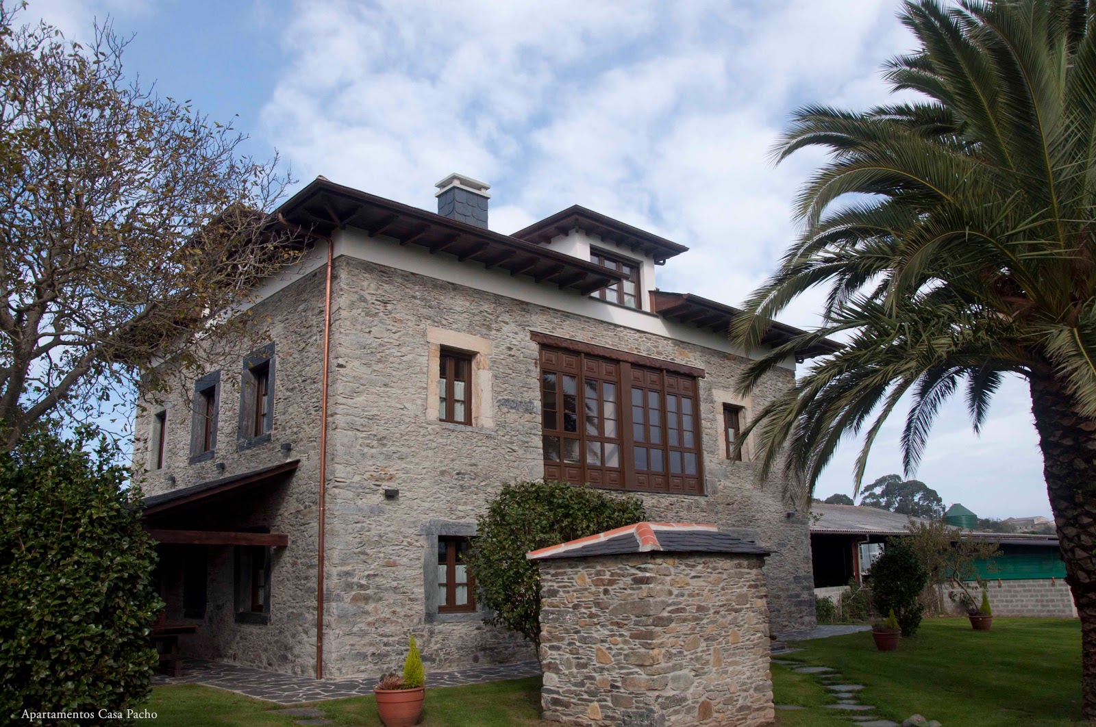 Pacho Rural House Apartments, apartment accommodation in Luarca on the Camino del Norte