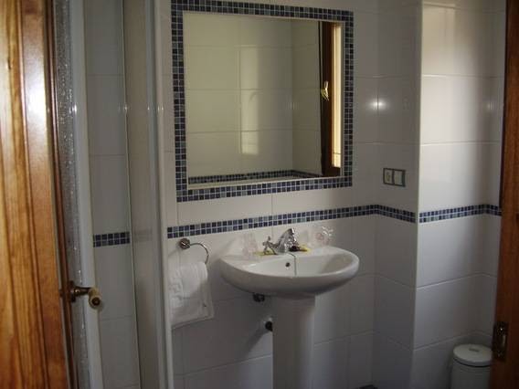 Hostal El Horno photo 3, guesthouse accommodation in Molinaseca on the Camino Frances