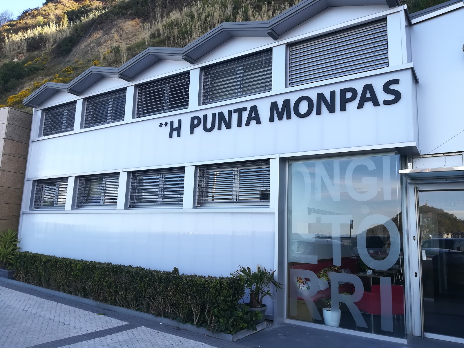 Hotel Punta Monpas, hotel accommodation in San Sebastian on the Camino del Norte