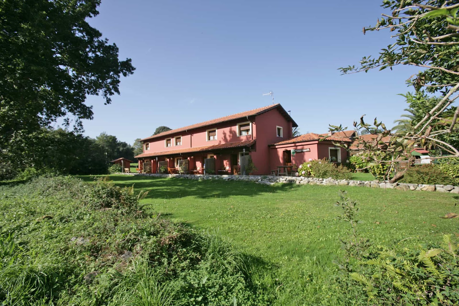 Apartamentos rurales Llagumelón, apartment accommodation in Villahormes on the Camino del Norte