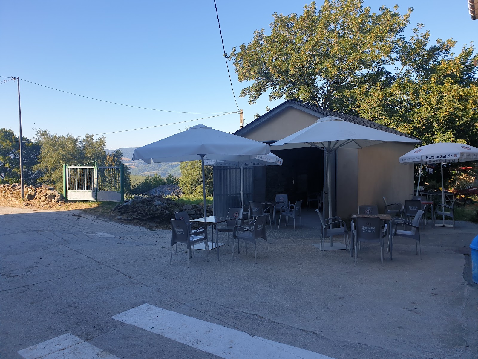 Bar Albergue La Escuela photo 9, hostel accommodation in Laguna de Castilla on the Camino Frances