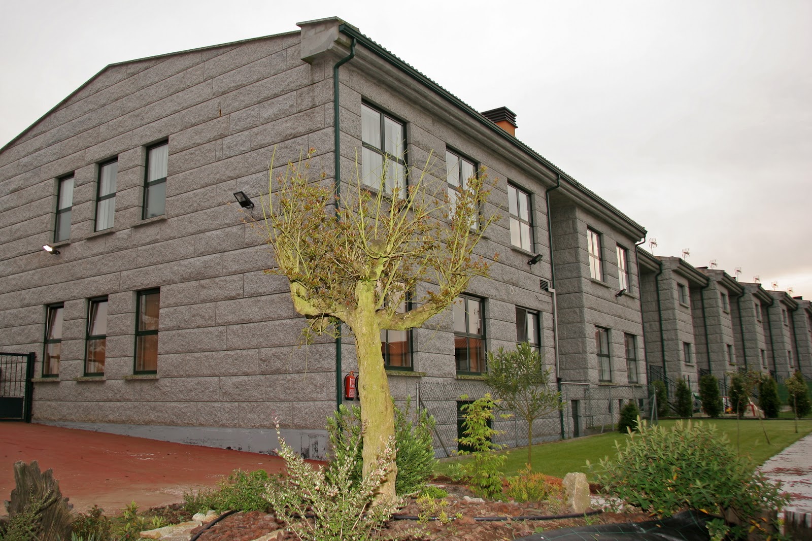 HOTEL AKELARRE, hotel accommodation in Monte do Gozo on the Camino Frances