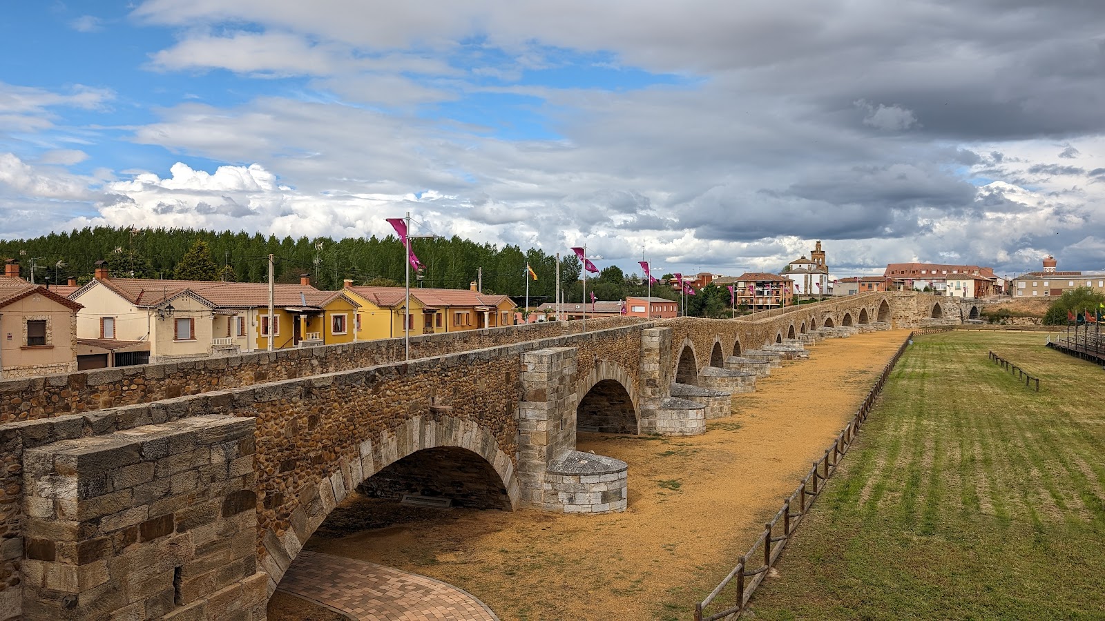 Don Suero de Quiñones, hotel accommodation in Hospital de Orbigo on the Camino Frances