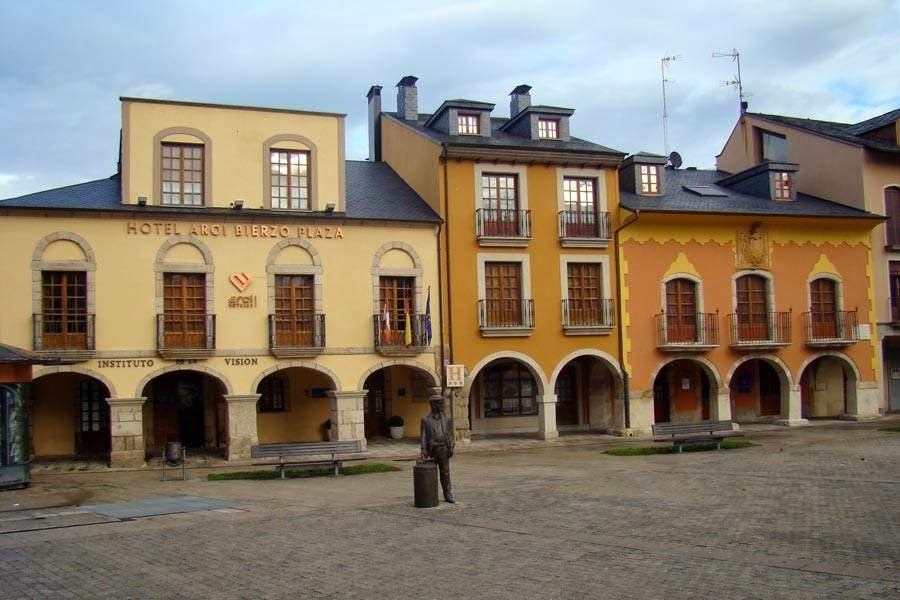 Hotel Aroi Bierzo Plaza, hotel accommodation in Ponferrada on the Camino Frances