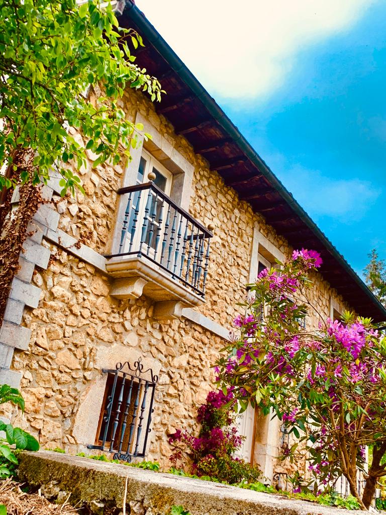 Finca "EL MIRUÉNDANO", guesthouse accommodation in La Franca on the Camino del Norte