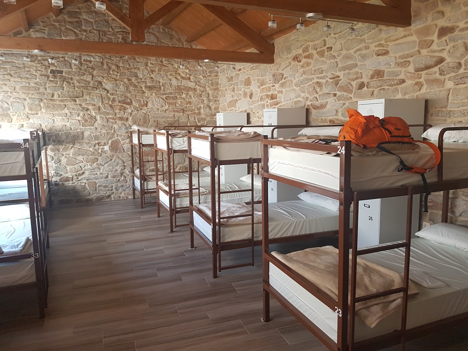 Taberna O Abrigo photo 2, albergue accommodation in O Abrigo on the Camino del Norte