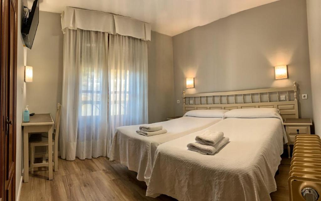 Hostal Restaurante Méndez "El Guardia" photo 4, guesthouse accommodation in Villafranca del Bierzo on the Camino Frances