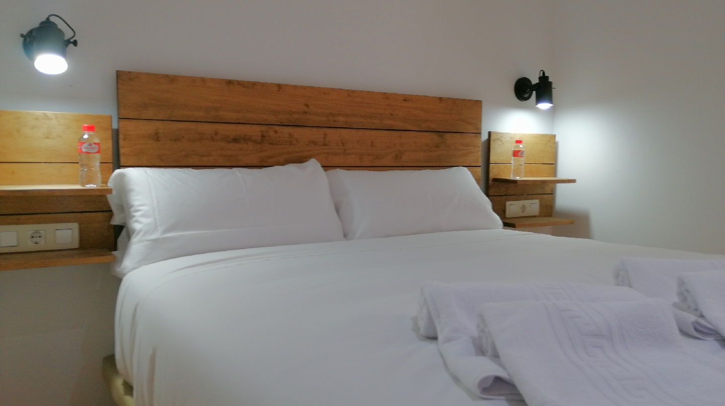 Hostal Auto check in Cuéntame Evolución, guesthouse accommodation in Burgos on the Camino Frances