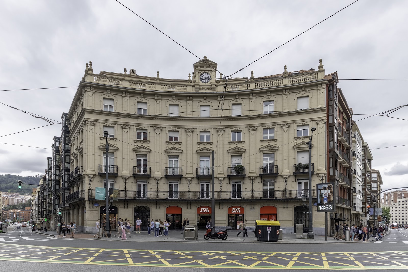 B48 Abando, apartment accommodation in Bilbao on the Camino del Norte