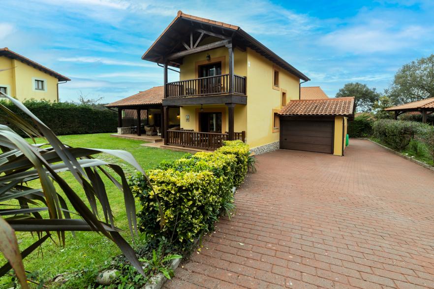 el Ñeru, villa accommodation in Cuerres on the Camino del Norte