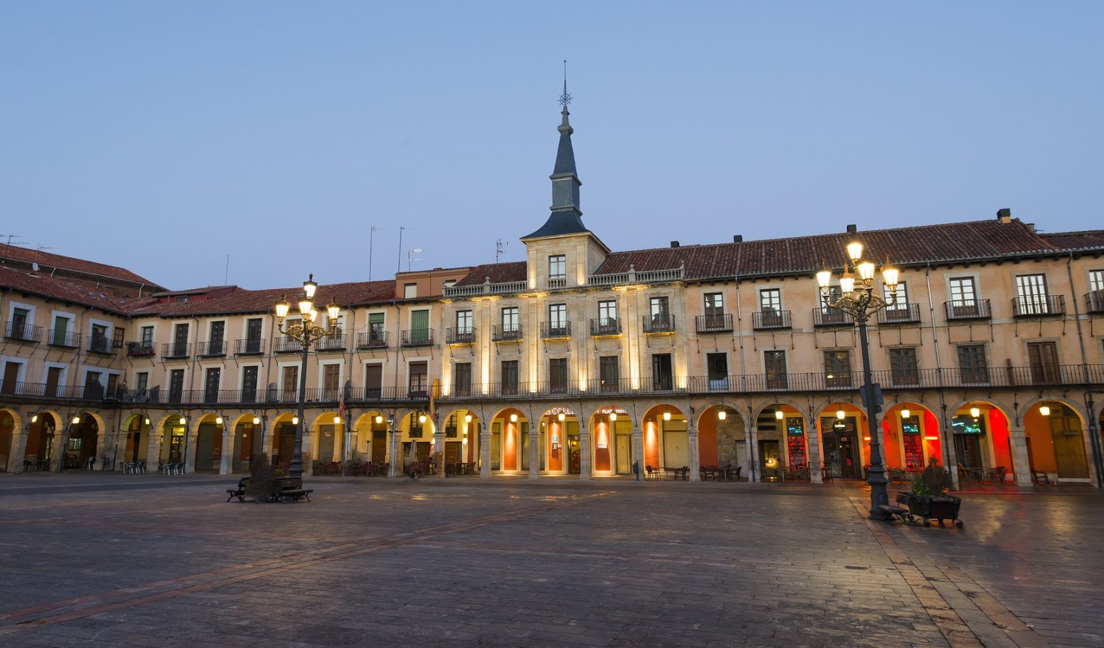 Hotel NH Collection León Plaza Mayor, hotel accommodation in León on the Camino Frances