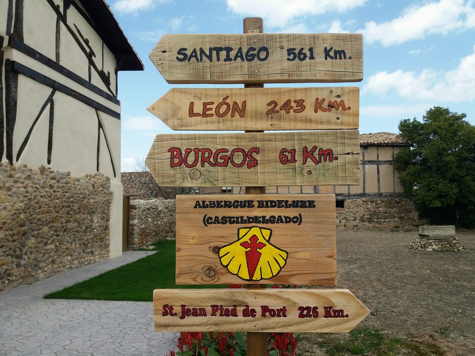 Albergue Bideluze photo 5, albergue accommodation in Castildelgado on the Camino Frances