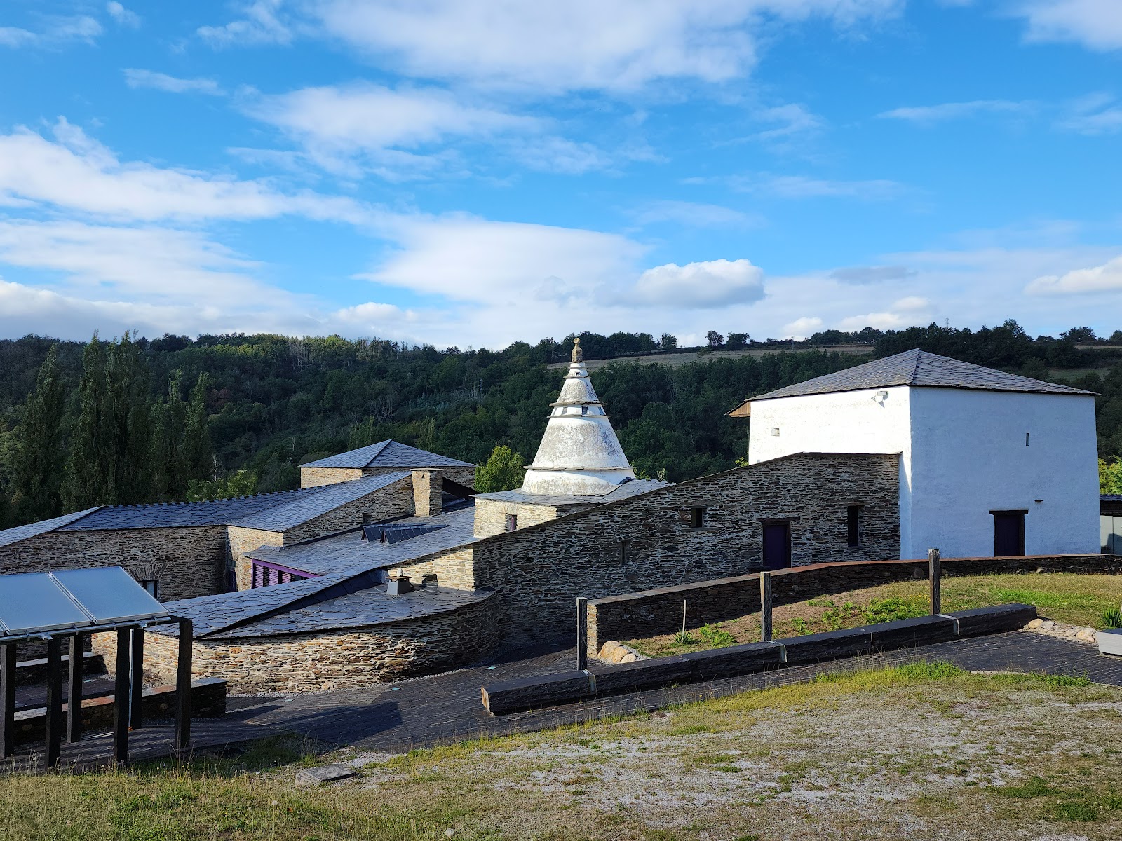 Casa Forte de Lusío, albergue accommodation in San Cristovo do Real (Lusio) on the Camino Frances