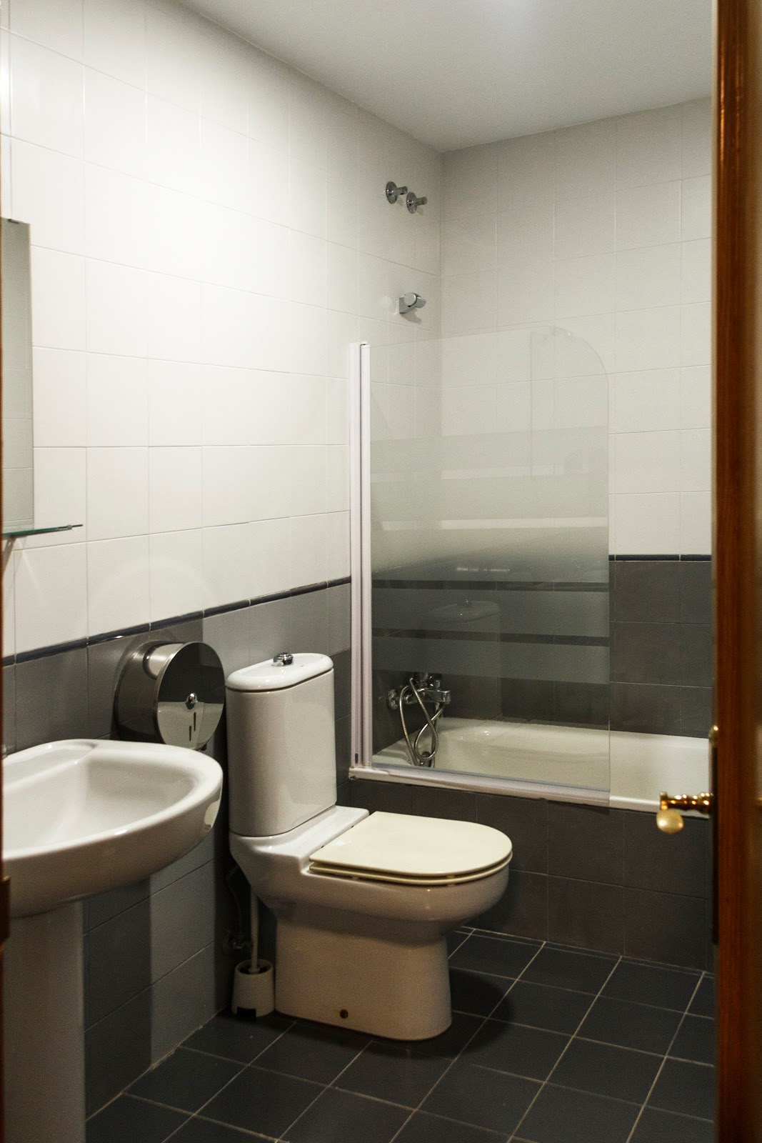 Hostel Catedral Burgos photo 3, albergue accommodation in Burgos on the Camino Frances