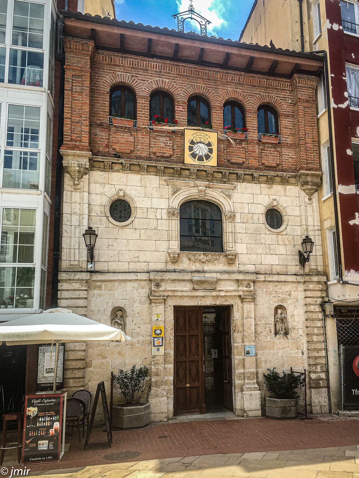 Capilla de la Divina Pastora, albergue accommodation in Burgos on the Camino Frances