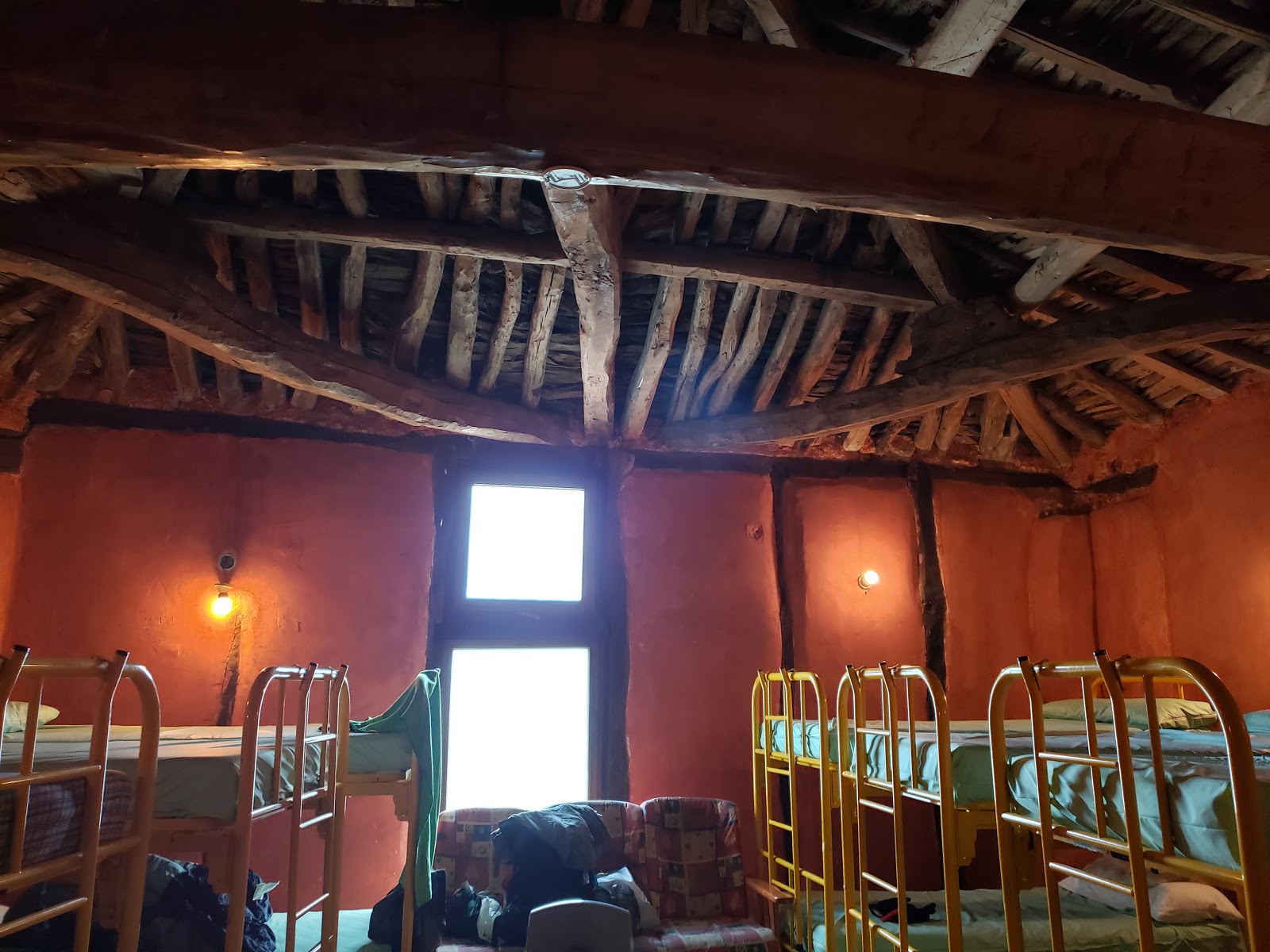 Albergue La Hutte photo 2, albergue accommodation in Atapuerca on the Camino Frances