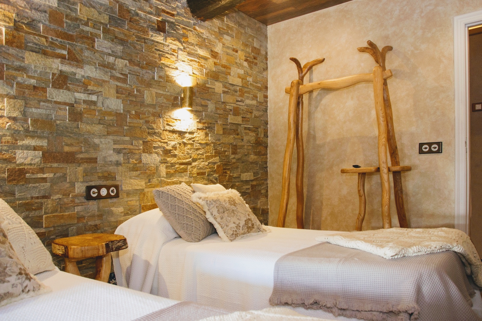 Casa Antón O Cebreiro photo 12, guesthouse accommodation in O Cebreiro on the Camino Frances