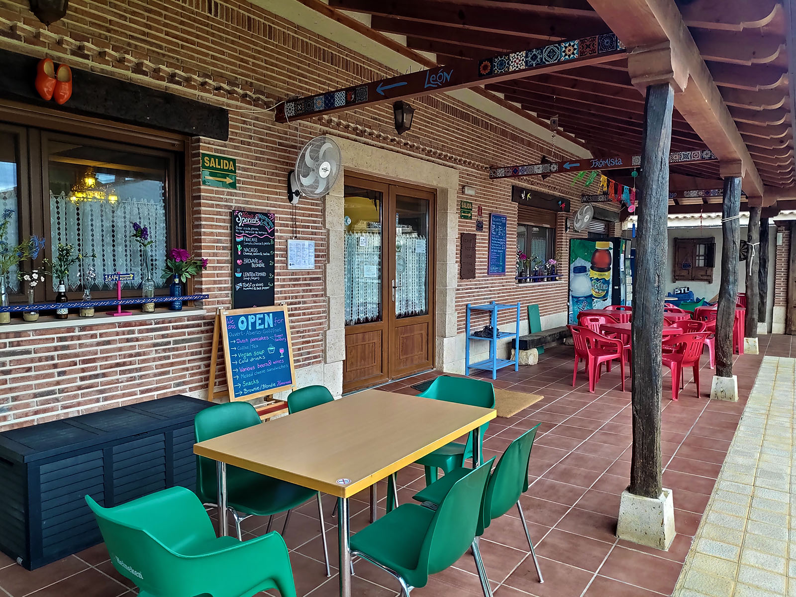 Juntos Hostel Bar Cafeteria photo 7, albergue accommodation in Boadilla del Camino on the Camino Frances
