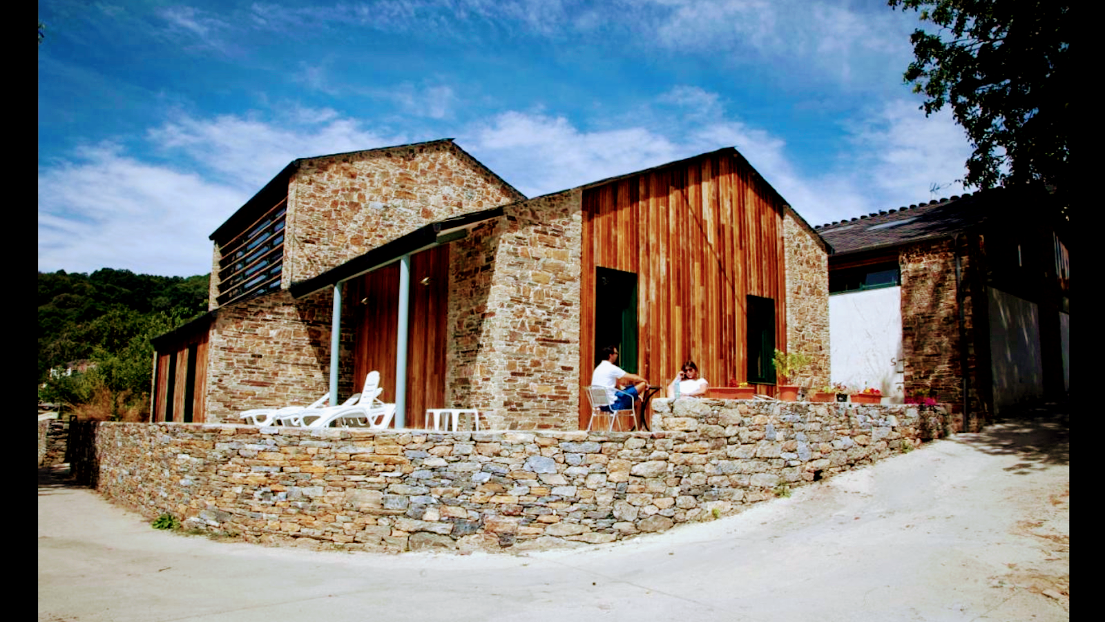 Complexo Xacobeo Albergue & Pensión, albergue accommodation in Triacastela on the Camino Frances