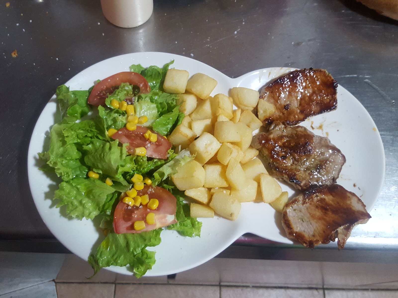 Restaurante Albergue Gil photo 9, albergue accommodation in Reliegos on the Camino Frances