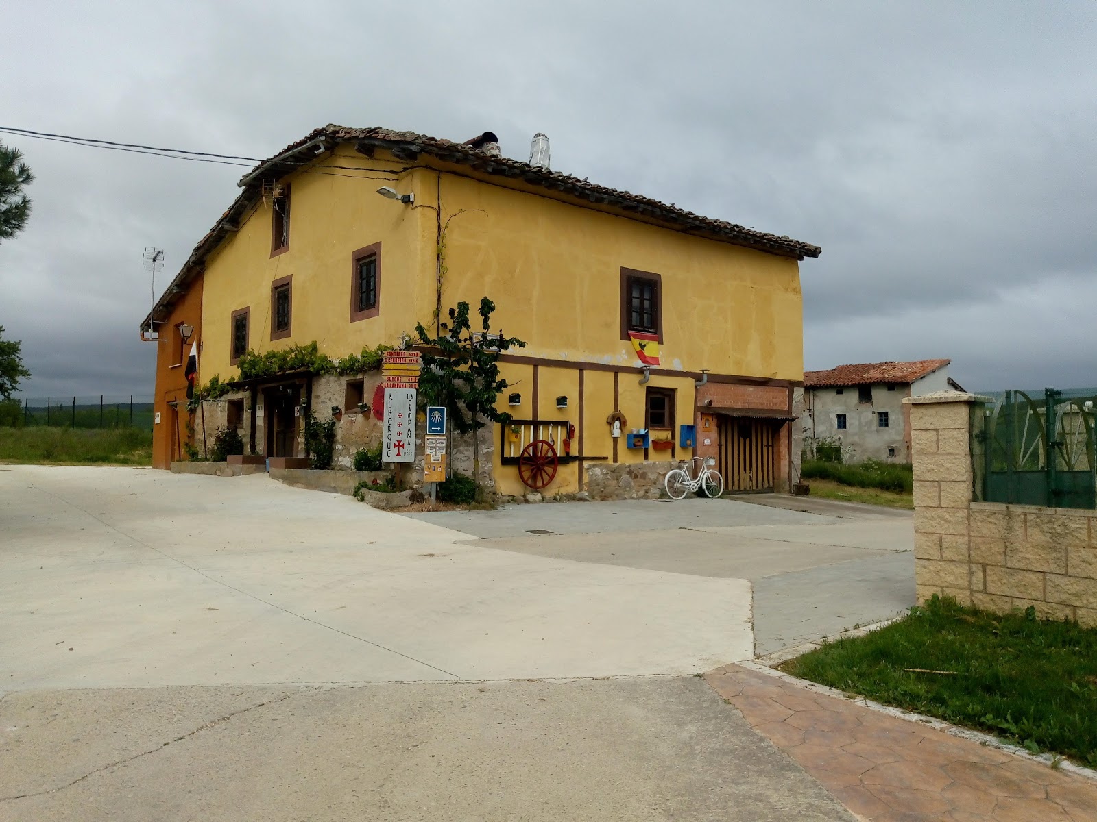 Albergue de la Campana de Pepe, albergue accommodation in Espinosa del Camino on the Camino Frances