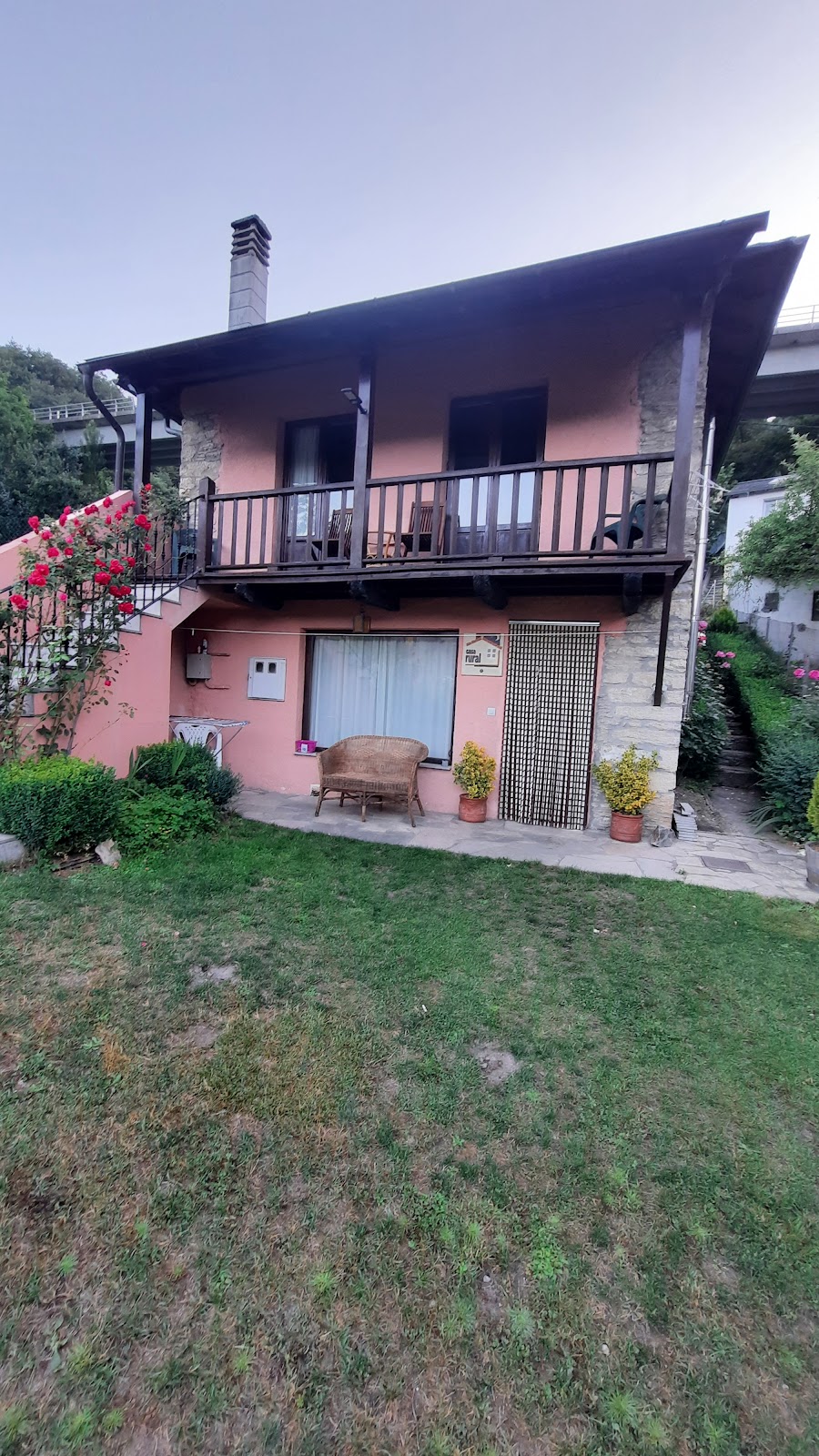 Casa Rural Pandelo ( Alquiler Completo maximo 4 plazas) photo 2, apartment accommodation in Vega de Valcarce on the Camino Frances