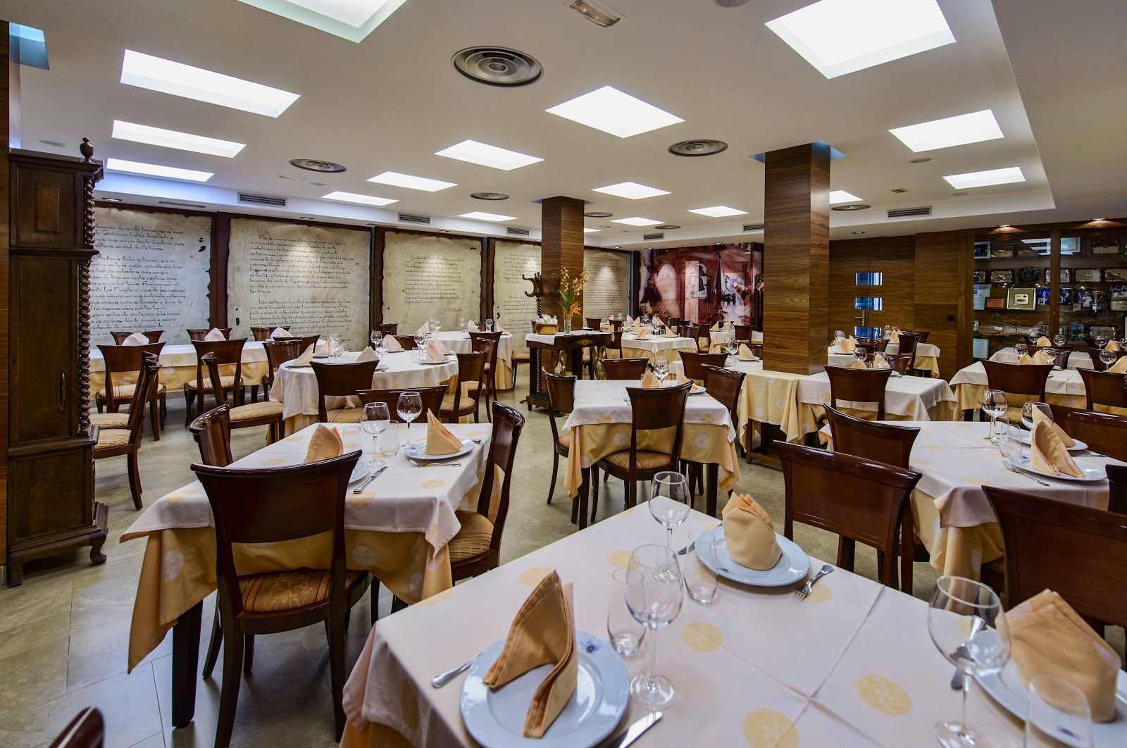Hotel Restaurante La Peseta, hotel accommodation in Astorga on the Camino Frances
