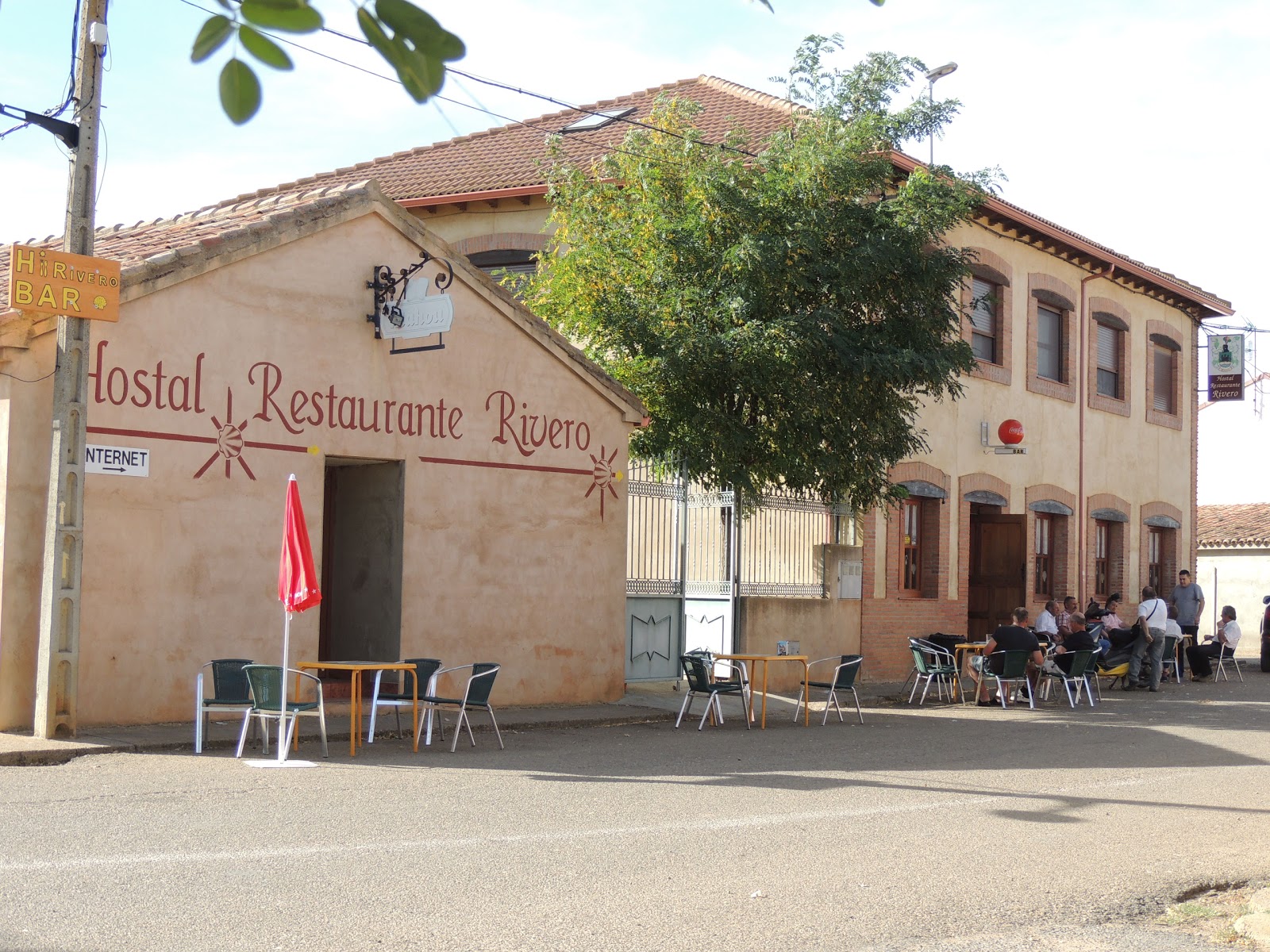 Hostal Restaurante Rivero, pension accommodation in Bercianos del Real Camino on the Camino Frances