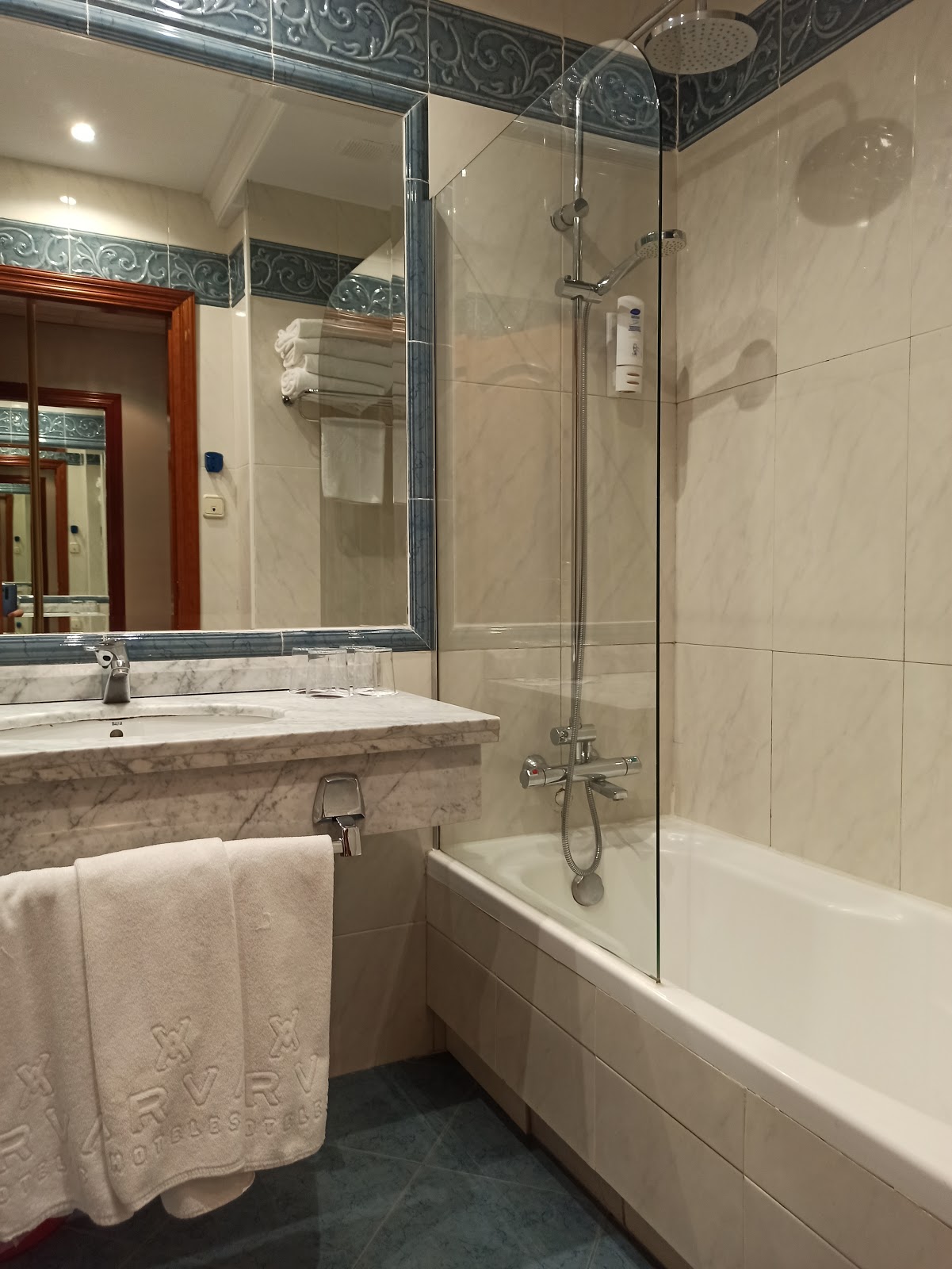 Leon Hotel Spa Paris photo 8, hotel accommodation in León on the Camino Frances