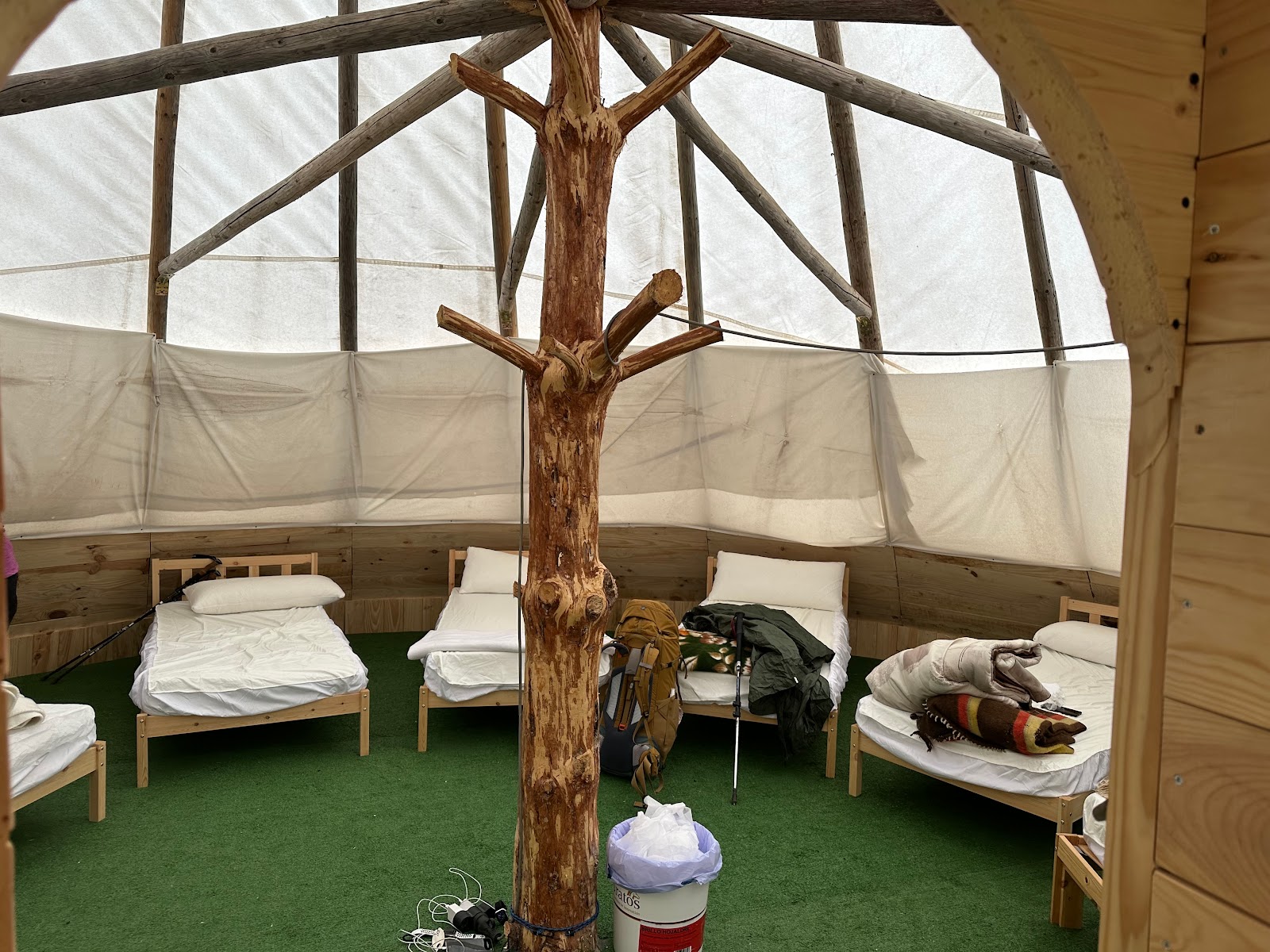 Albergue Indian Way photo 2, albergue accommodation in El Ganso on the Camino Frances
