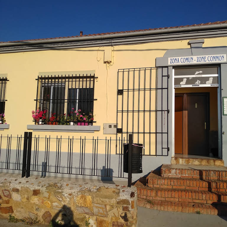 Albergue de Peregrinos Ecce Homo, albergue accommodation in Valdeviejas on the Camino Frances