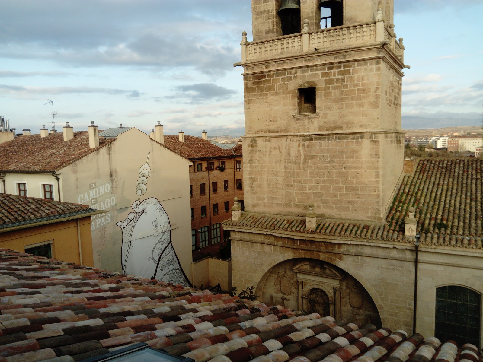 Apartamentos y Albergue Logroño Centro, apartment accommodation in Logroño on the Camino Frances