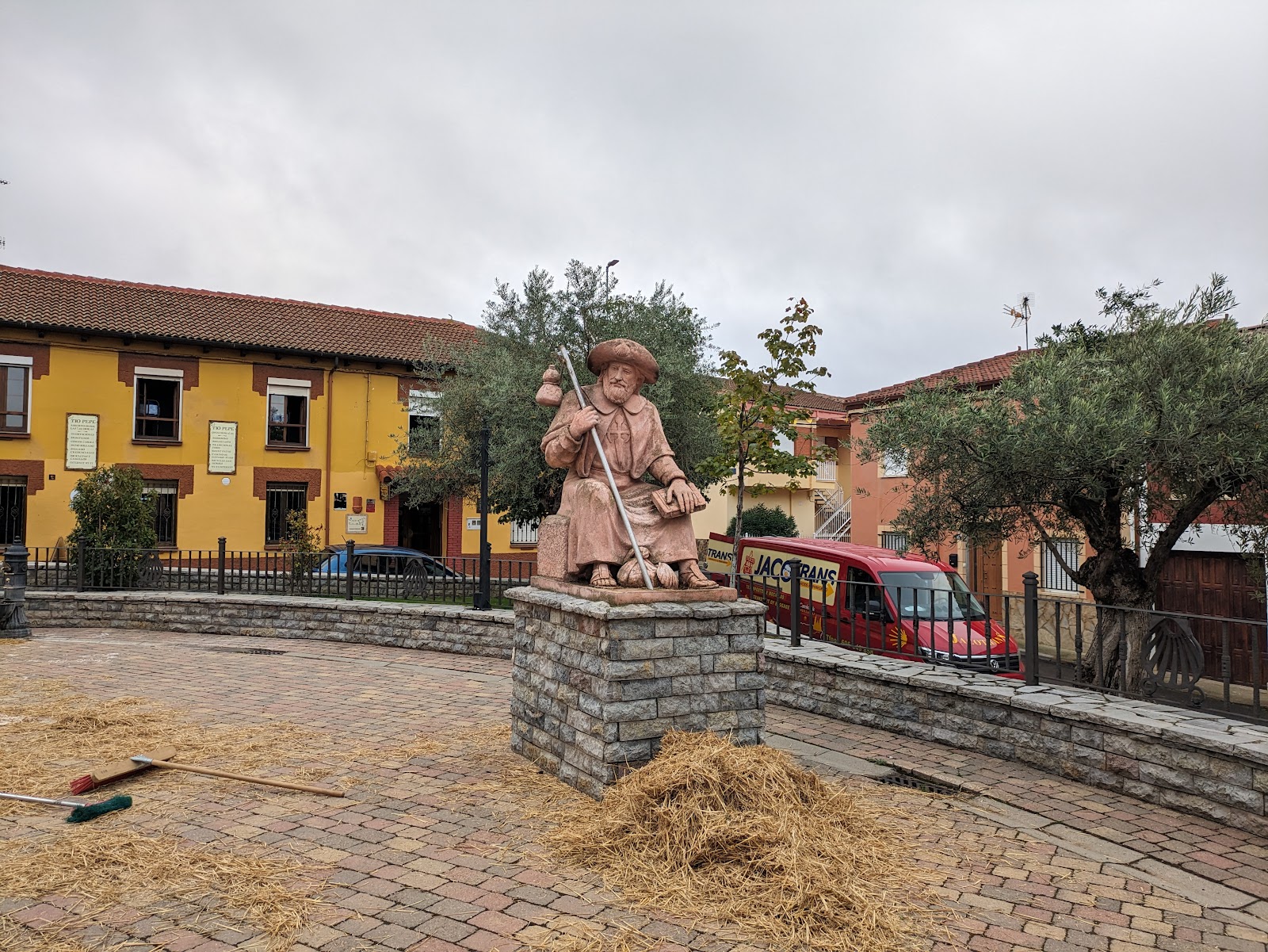 Albergue Tío Pepe, albergue accommodation in Villar de Mazarife on the Camino Frances