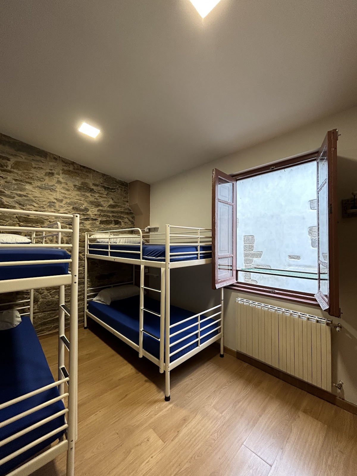 Albergue Mayor photo 4, albergue accommodation in Sarria on the Camino Frances