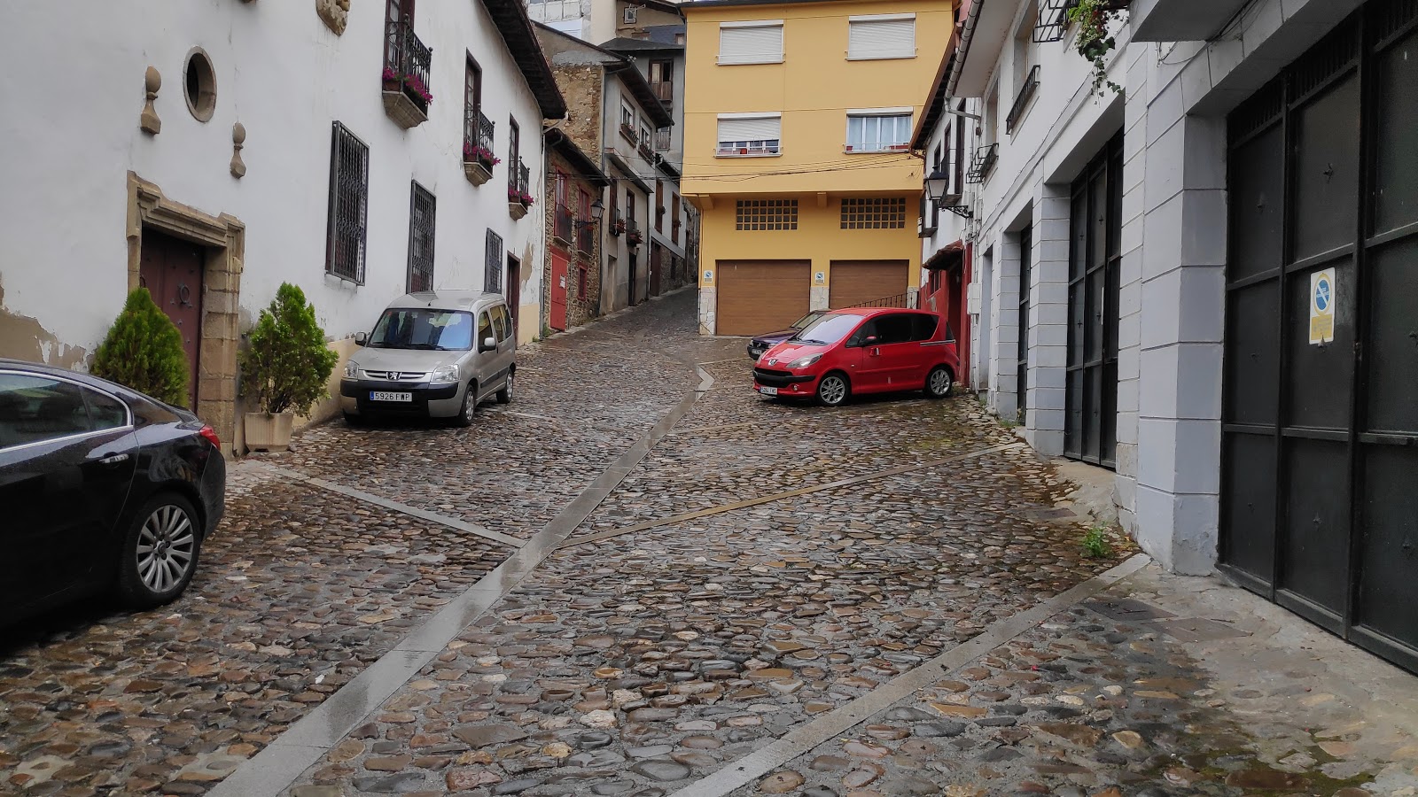 Albergue La Yedra, albergue accommodation in Villafranca del Bierzo on the Camino Frances