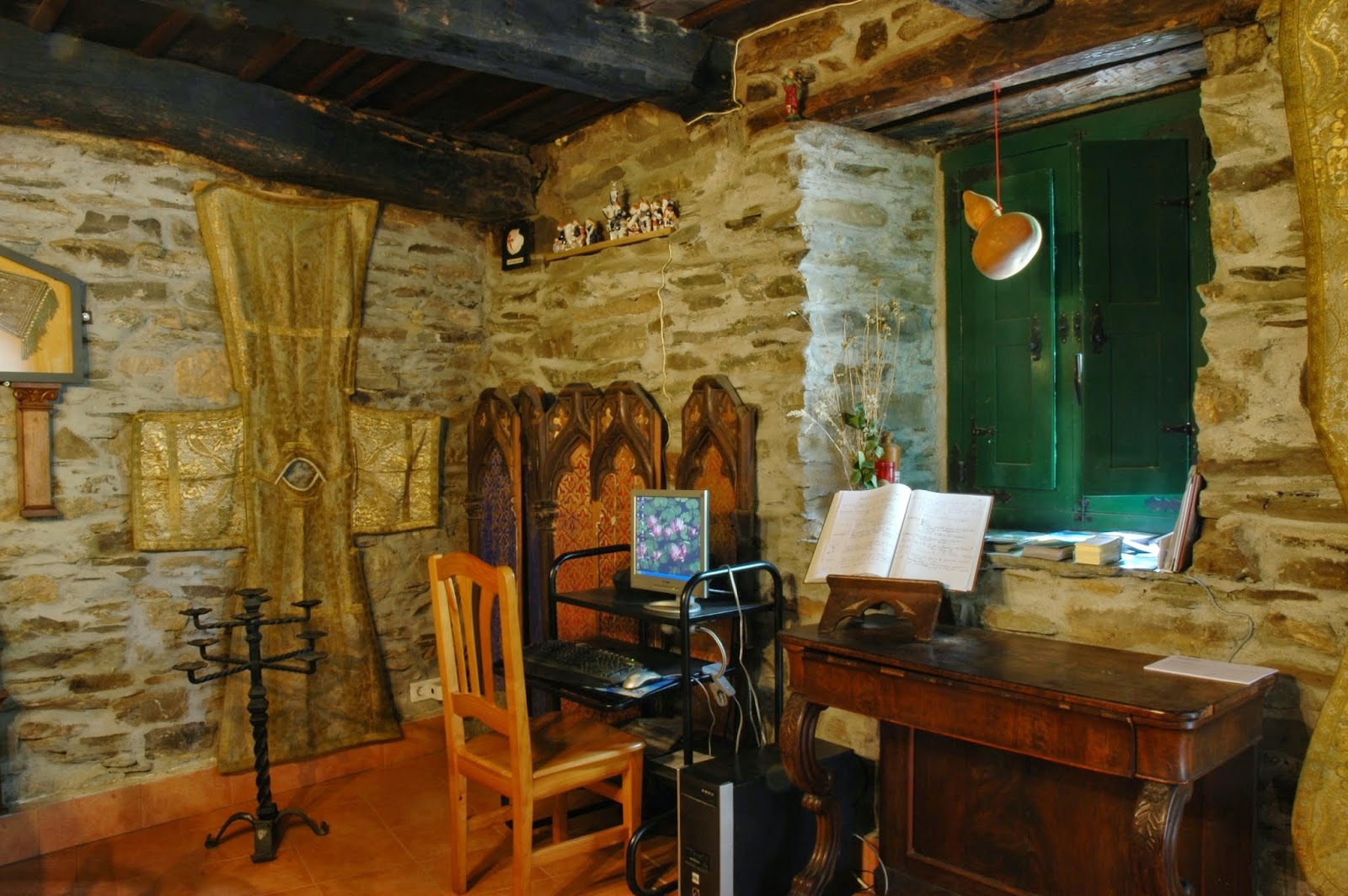 Albergue Aitzenea photo 3, albergue accommodation in Triacastela on the Camino Frances