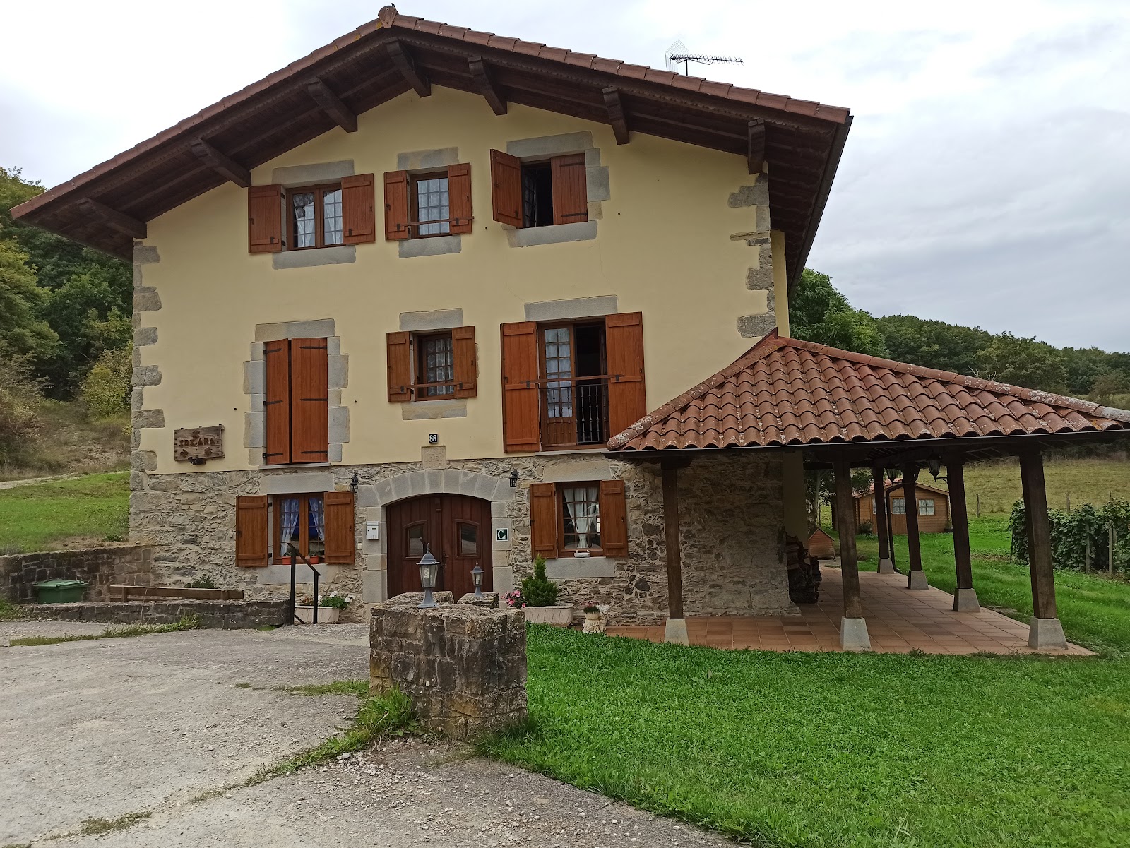 Casa Rural Idiara - Navarra, apartment accommodation in Biskarreta on the Camino Frances