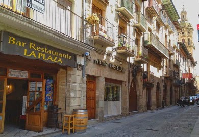 Hostal Plaza, pension accommodation in Puente La Reina / Gares on the Camino Frances