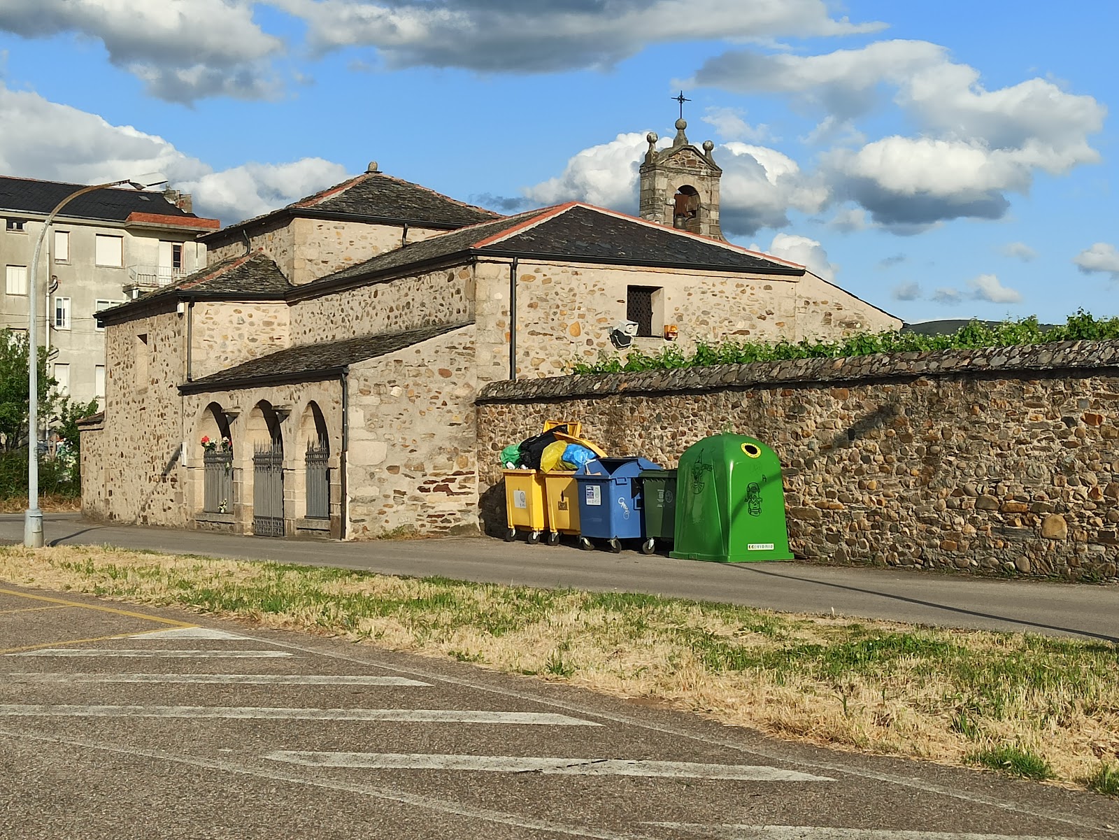 Albergue de Peregrinos San Nicolás de Flue, albergue accommodation in Ponferrada on the Camino Frances