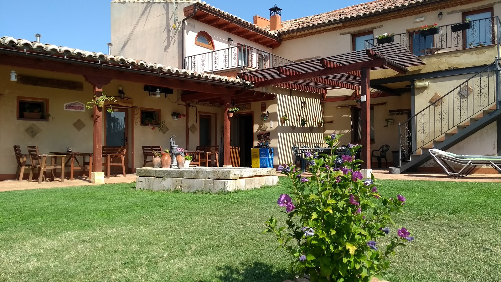 Albergue de Peregrinos Hospital San Bruno, albergue accommodation in Moratinos on the Camino Frances