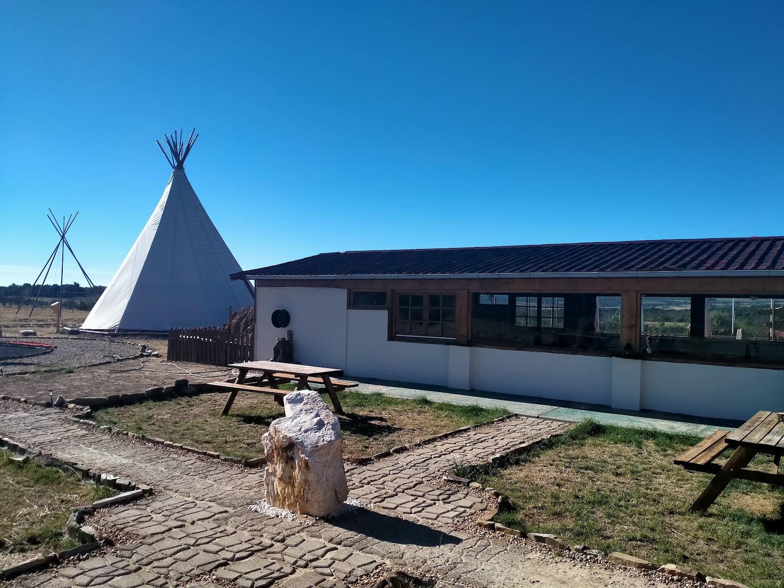 Albergue Indian Way photo 3, albergue accommodation in El Ganso on the Camino Frances