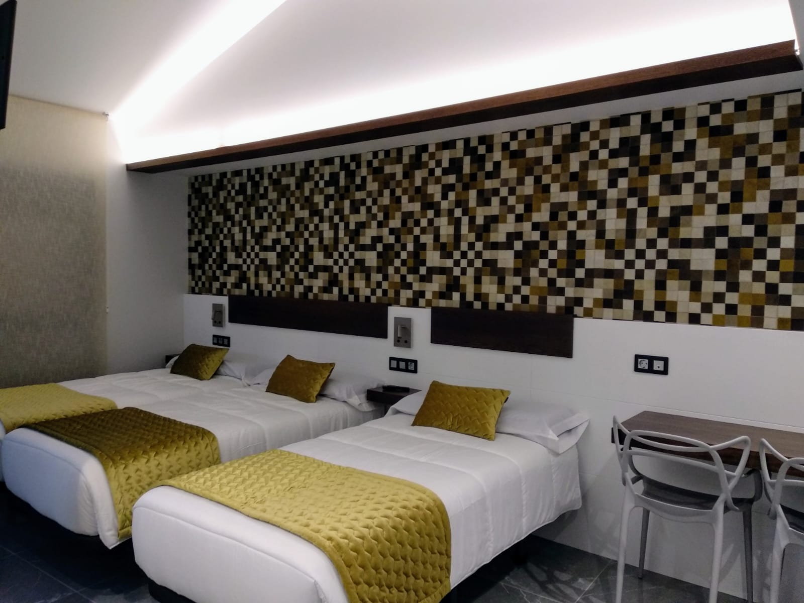 Hostal Cantón Plaza photo 6, hotel accommodation in Hospital de Orbigo on the Camino Frances