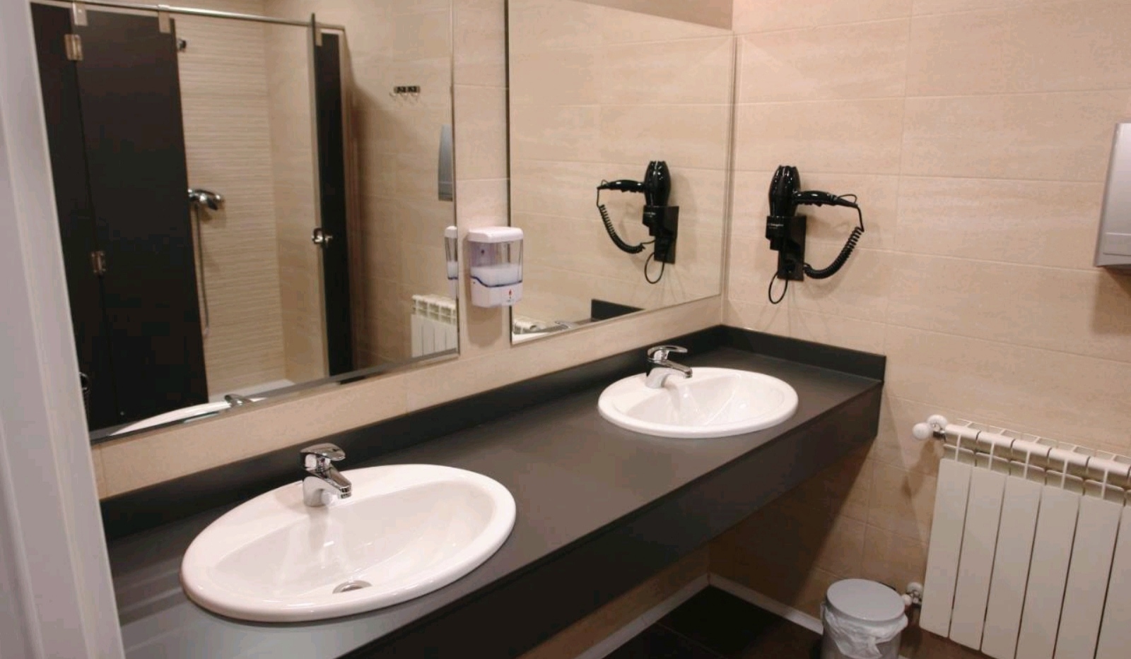Hostel Trovadores photo 10, albergue accommodation in Burgos on the Camino Frances