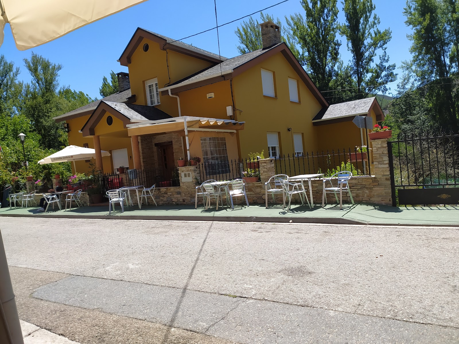 Albergue Crispeta photo 9, albergue accommodation in Trabadelo on the Camino Frances